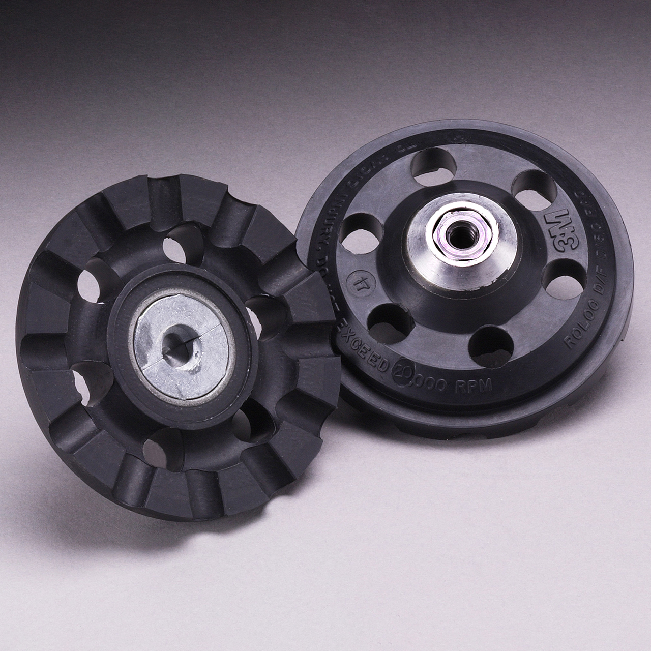 3M 7010362528 | 82974 Roloc 2" Diameter x 1/4"-20 Thread x 20000 RPM TR Disc Pad