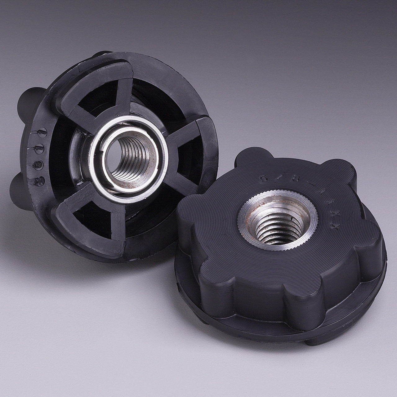 3M 7000120408 | 11824 2-1/2" Diameter x 5/8-11 Thread x 2.5 in OAL Disc Pad Hub