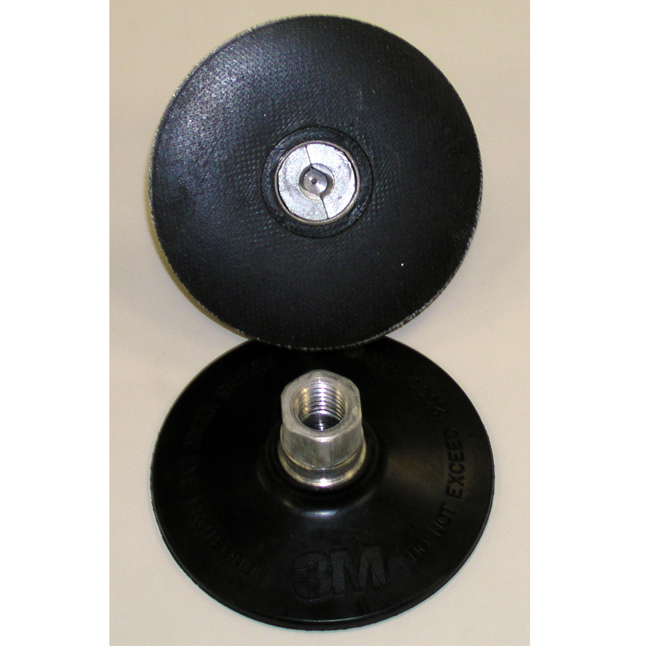 3M 7100007033 | 83242 Roloc 4" Diameter x 5/8-11" Thread x 12000 RPM TR Disc Pad
