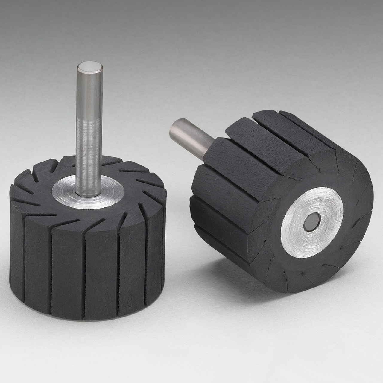 3M 7000120411 | 77718 1-1/2" Diameter x 1/4" Shank x 1/4" OAL Expander Wheel