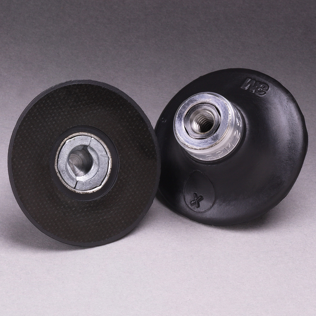 3M 7000045284 | 45097 Roloc 2" Diameter x 1/4"-20 INT Thread 7.6 in OAL x 5"-3/16" Width TR Disc Pad
