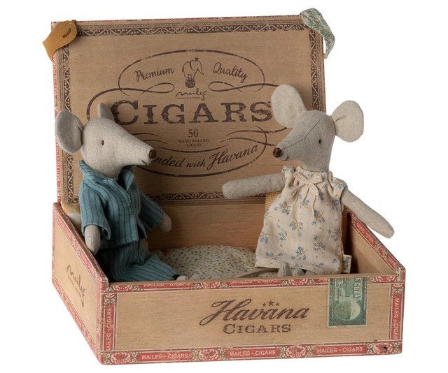 Mum and Dad Mice in Cigarbox Mum and Dad Mice in Cigarbox