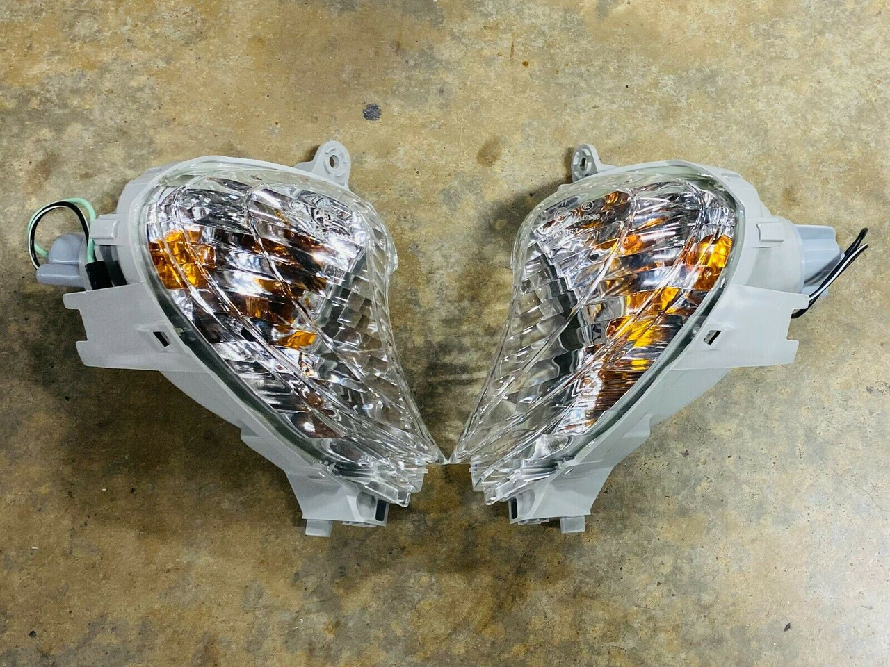 Front Turn Signal PAIR for SUZUKI 20082020 Suzuki Hayabusa GSXR1300 w