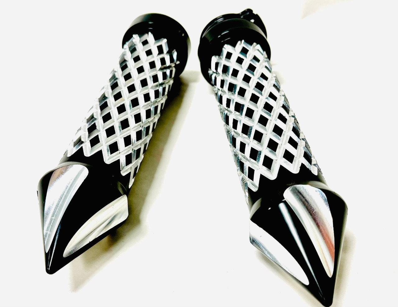 BLACK CONTRAST CUT EXTRA DIAMOND CUT SPIKE GRIPS 06-20 KAWASAKI