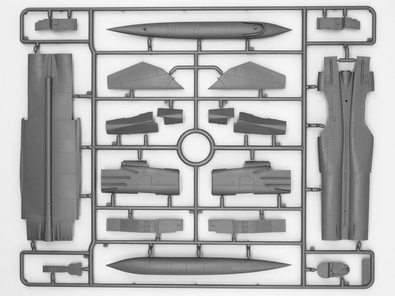1/72 ICM MiG-25 RBF, Soviet Reconnaissance Plane - MMD - Military