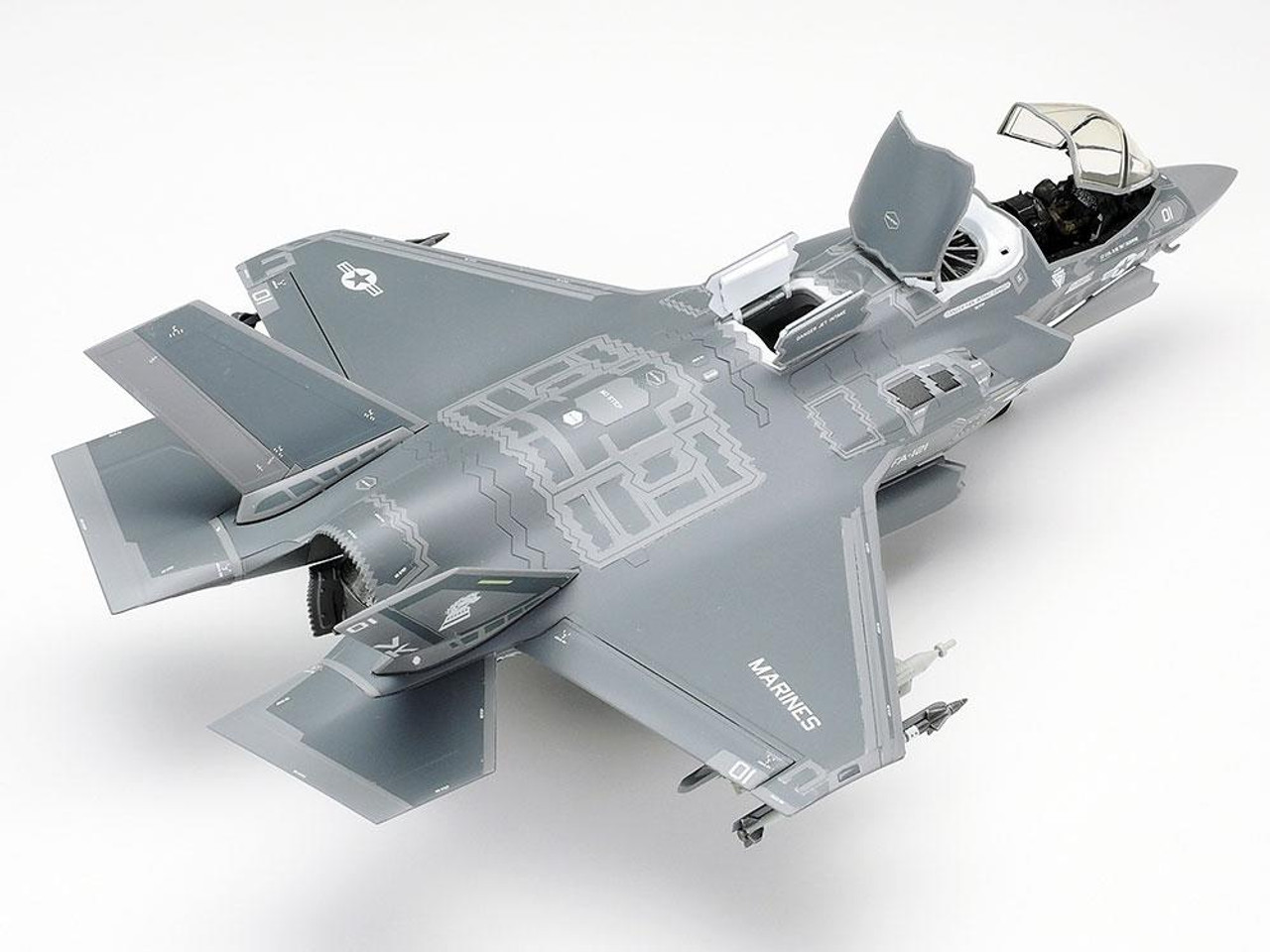 Tamiya 1/48 F-35B Lightning II first images : r/modelmakers