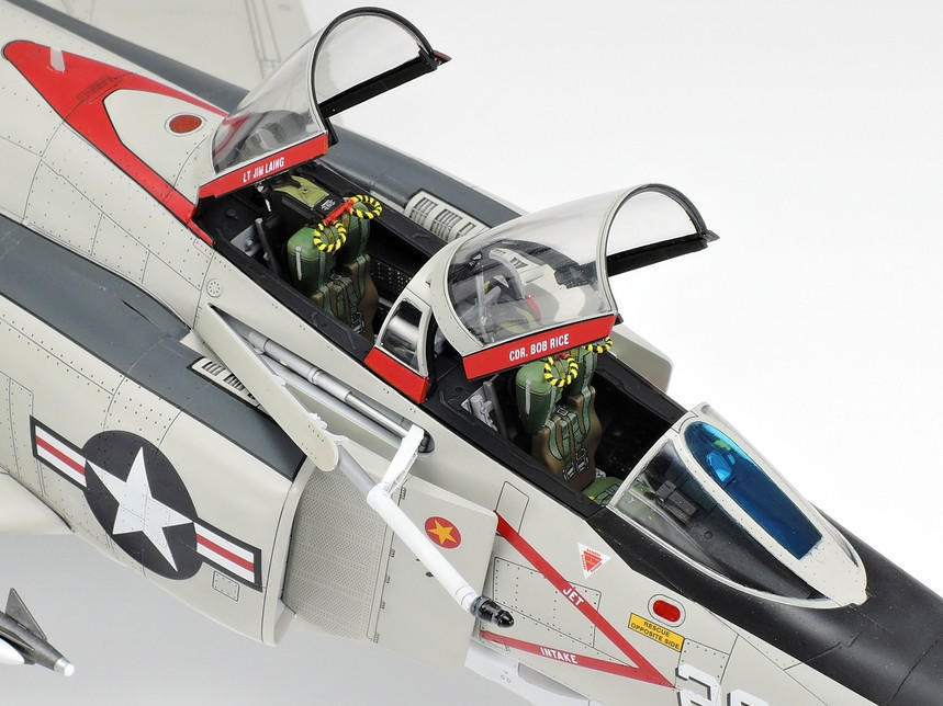 1/48 Tamiya F-4B Phantom II - Squadron.com