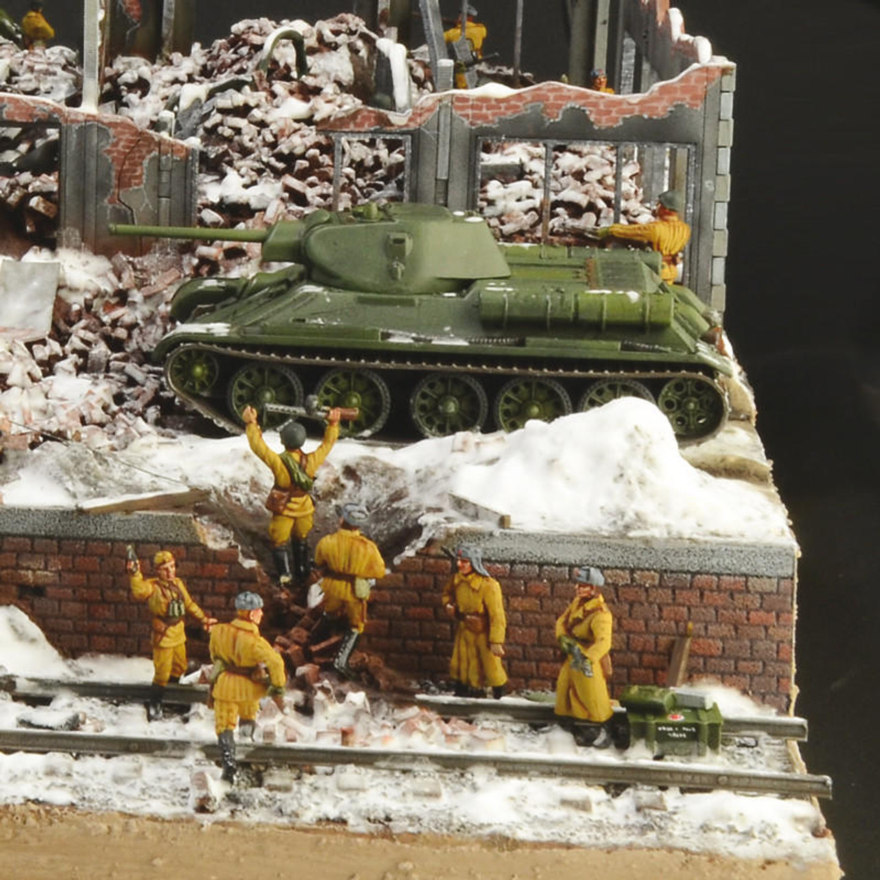 ITL556193 1/72 WWII Stalingrad Tractor Plant Assault Diorama Set MMD Squadron