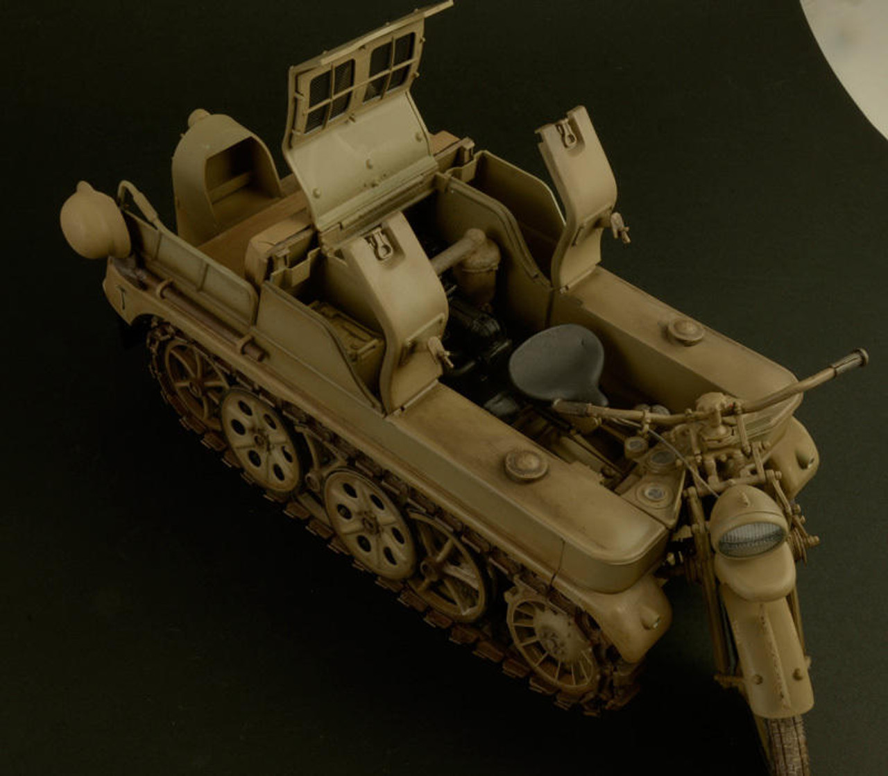 1/9 Italeri WWII SdKfz 2 Kleines Type HK101 German Kettenkrad Military  Motorcycle