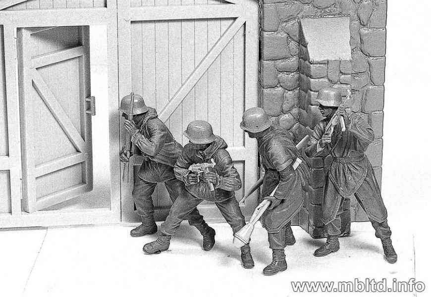 MasterBox 3585 1/35 British Infantry Western Europe 1944-45 – 5 Figures, Unpainted Kit