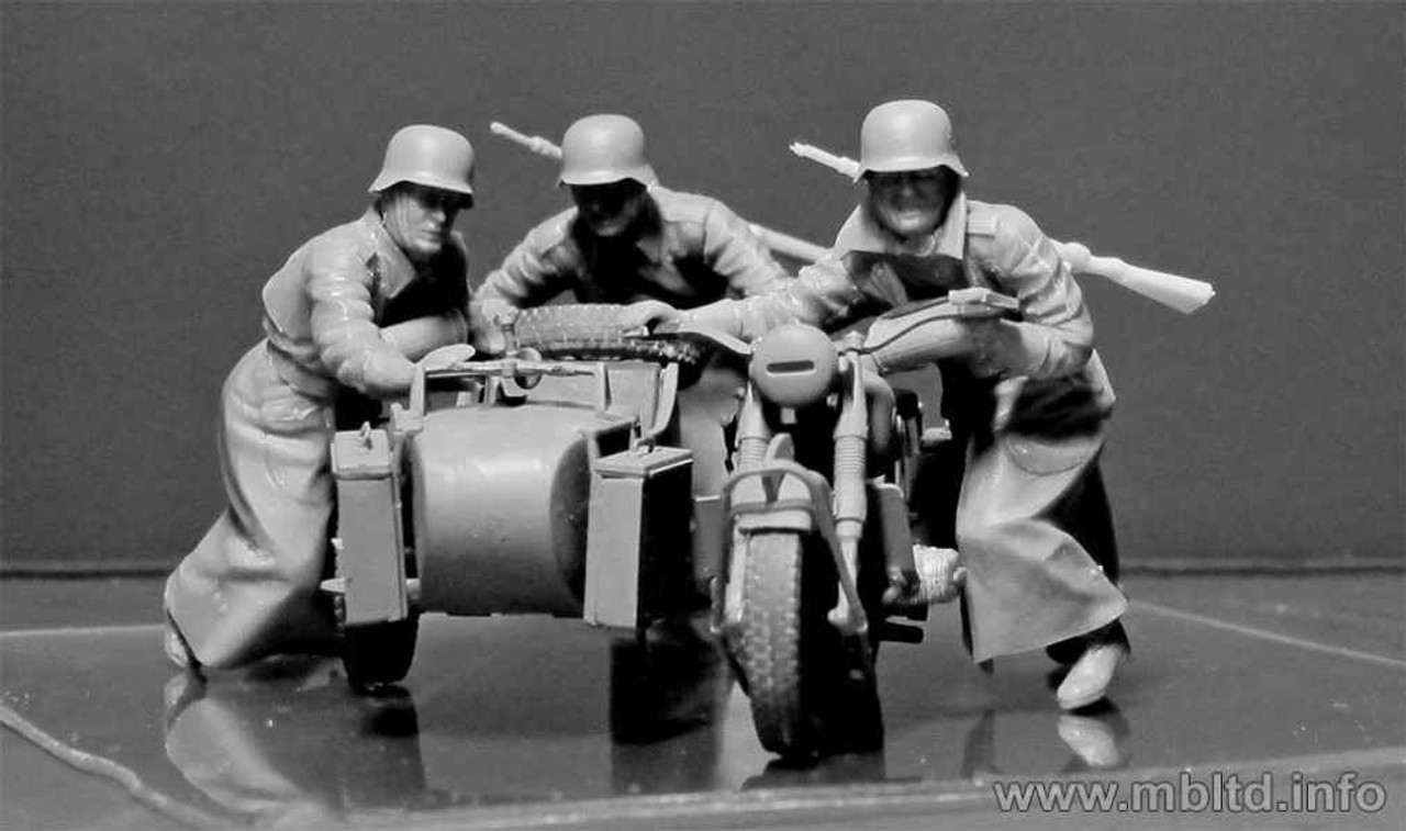 MBL35178 1/35 Master Box German Riderss WWII Era x4 35178 MMD Squadron