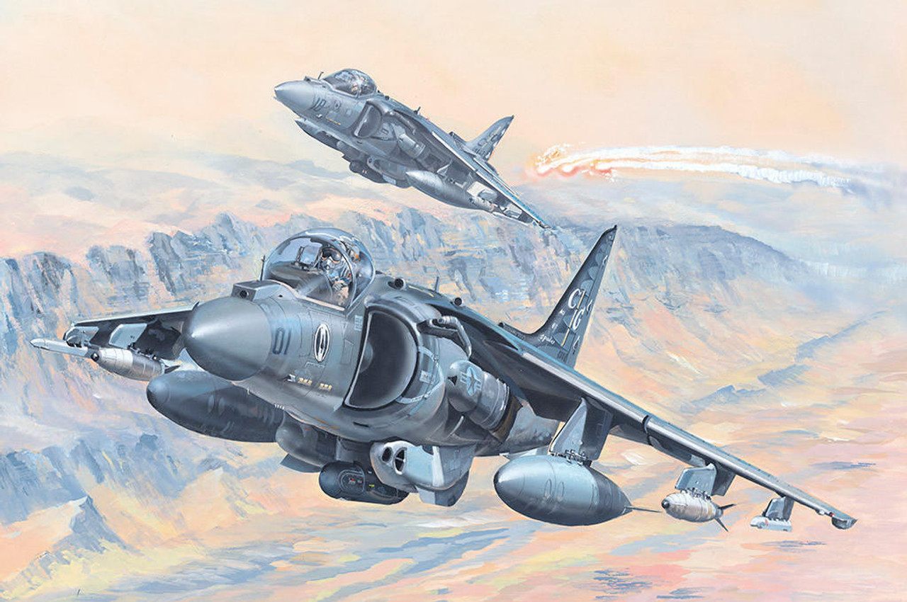 HBB81804 HobbyBoss 1/18 AV-8B Harrier II - HY81804 MMD Squadron