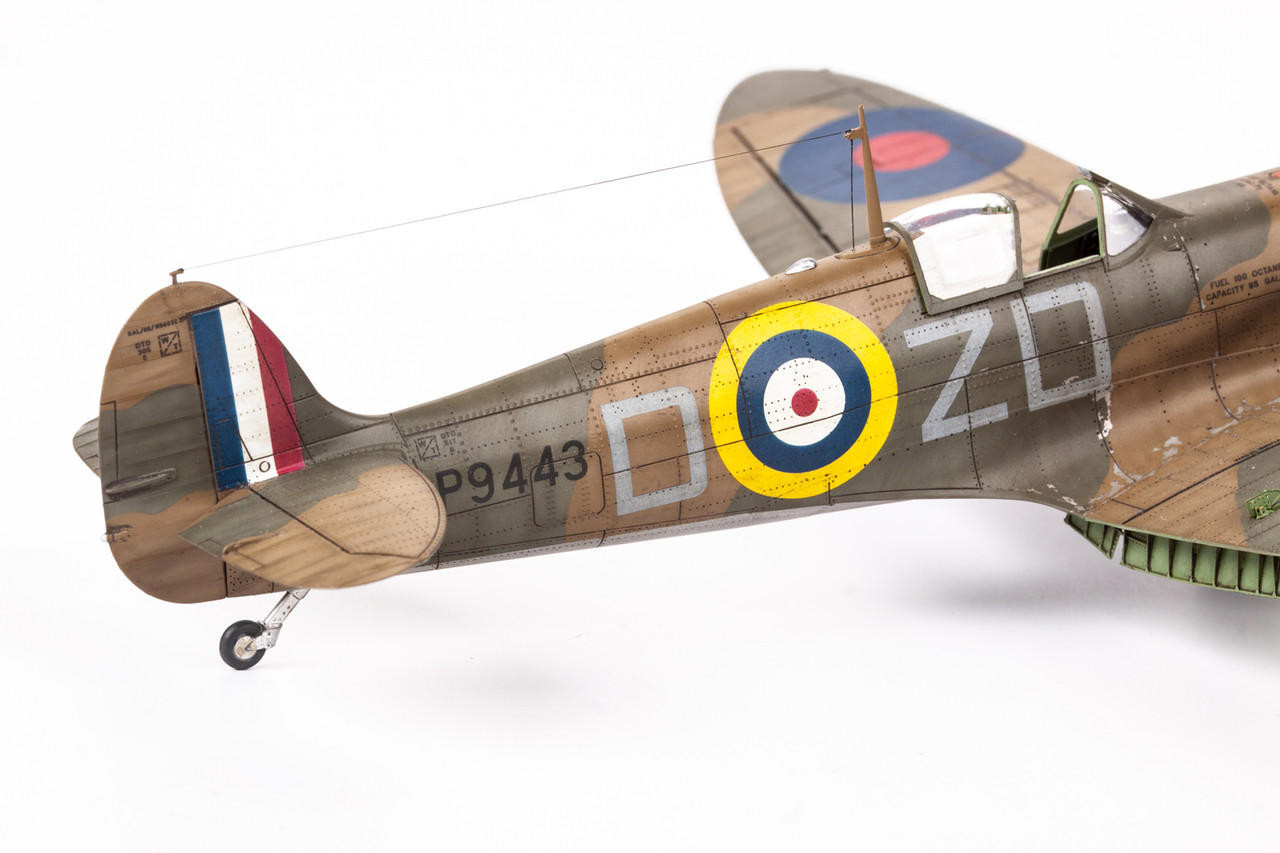 Armour Collection 1/48 - Spitfire Mk V RAF - 335th FS 4th FG - Maquette Avion Die-cast