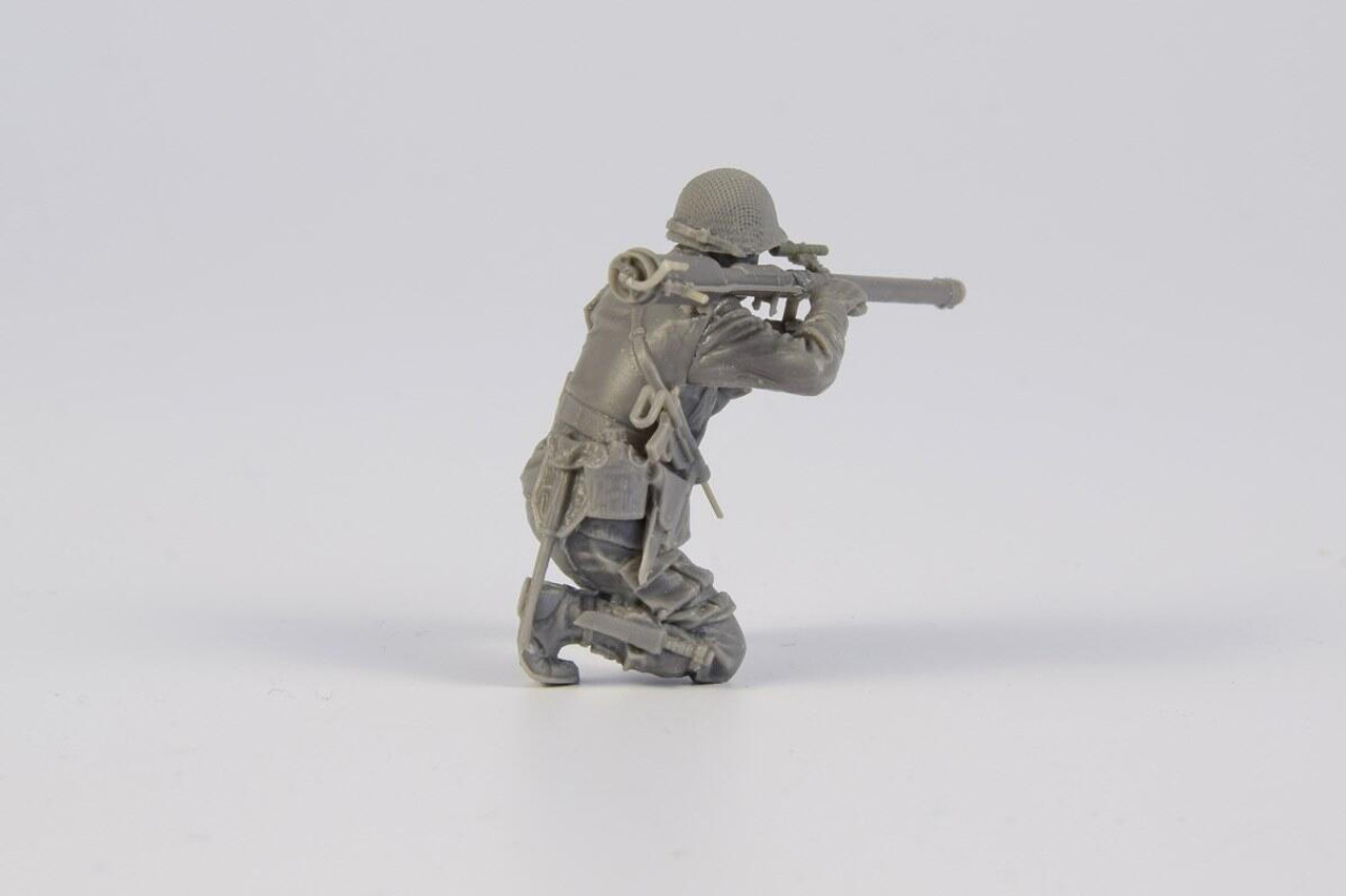 https://cdn11.bigcommerce.com/s-n12pqvjack/images/stencil/1280x1280/products/34133/90953/cmk-129-f35338-135-cmk-american-soldier-with-m18-57mm-recoilless-rifle-bazooka-late-wwii-korean-war-135-resin-figure-model-kit-squadron-model-models__03680.1660083107.jpg?c=1