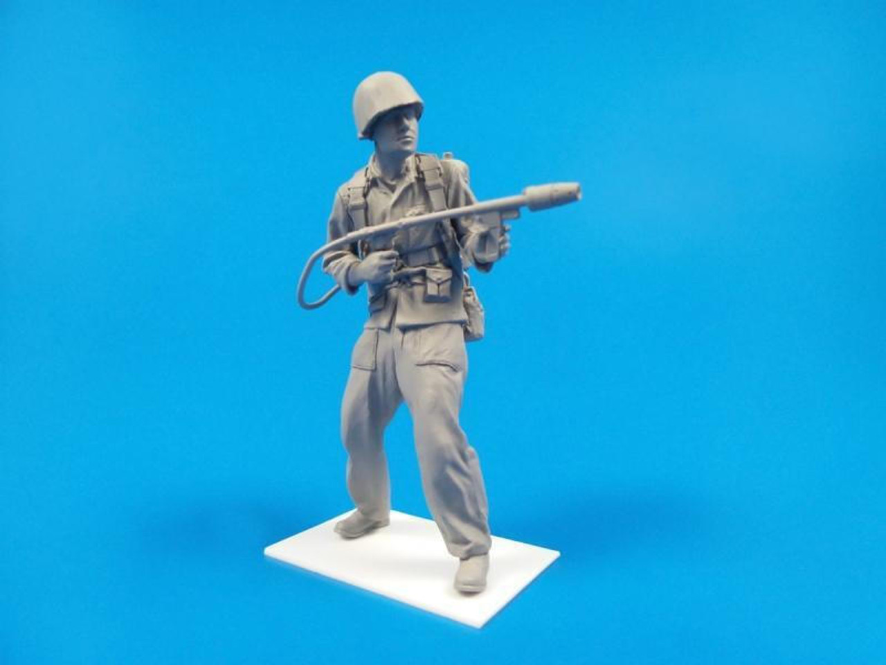 1/35 CMK WW II US Marine soldier with flamethrower M2A1