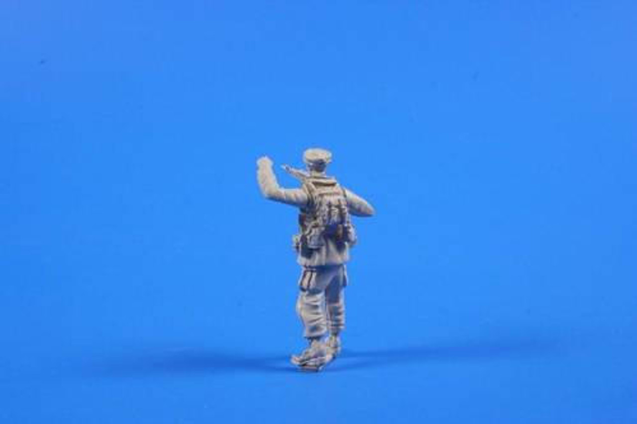 1 35 CMK US Special Forces soldier with gun 1 fig