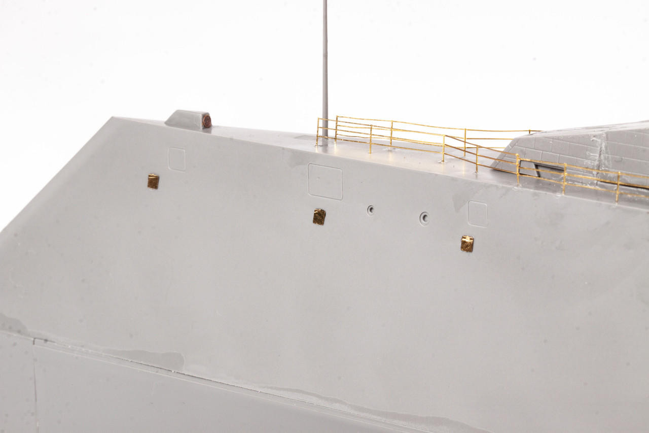 DDG-1000 ZUMWALT CLASS DESTROYER TAKOM SP-6001 1/350ème maquette char promo