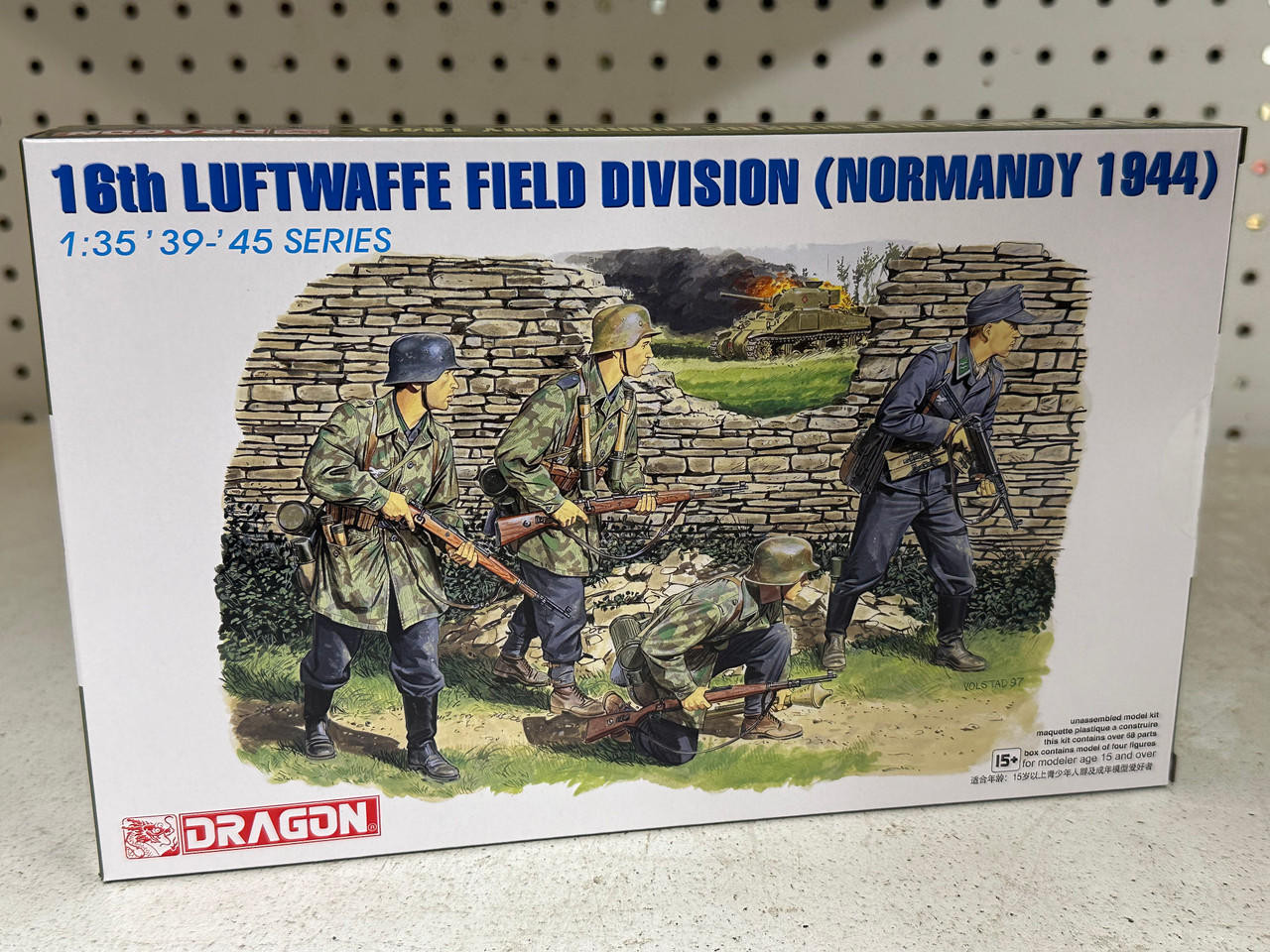 1/35 Dragon 16th LUFTWAFFE FIELD DIV Figure Set - Squadron.com