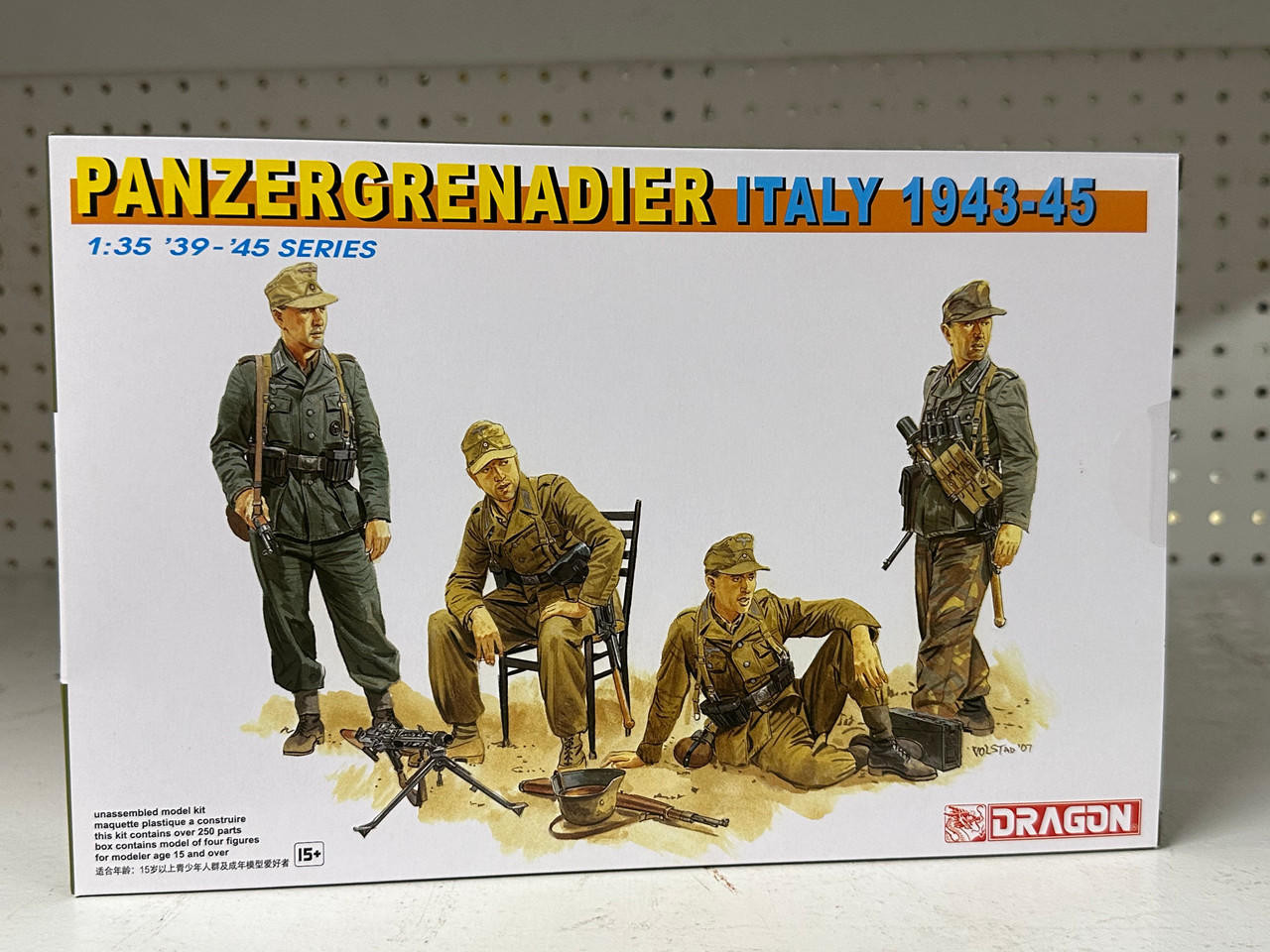 DragonModels 1/35 ミリタリーミニチュアフィギュアセット 1/35 Dragon PANZERGRENADIER ITALY 1943-45 Figures - Squadron.com