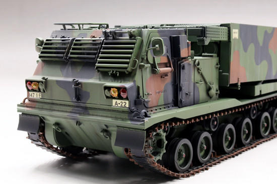 1/35 アメリカ陸軍 M270/A1 MLRS 多連装ロケットシステム プラモデル(01049) TRUMPETER(トランペッター) 1/35 Trumpeter US M270/A1 Multiple Launch Rocket System - Squadron.com