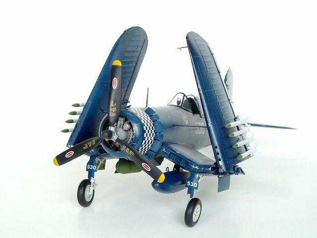 トランペッター　1/32 F4U-4コルセア Amazon.com: Trumpeter 1/32 F4U4 Corsair Aircraft : Arts