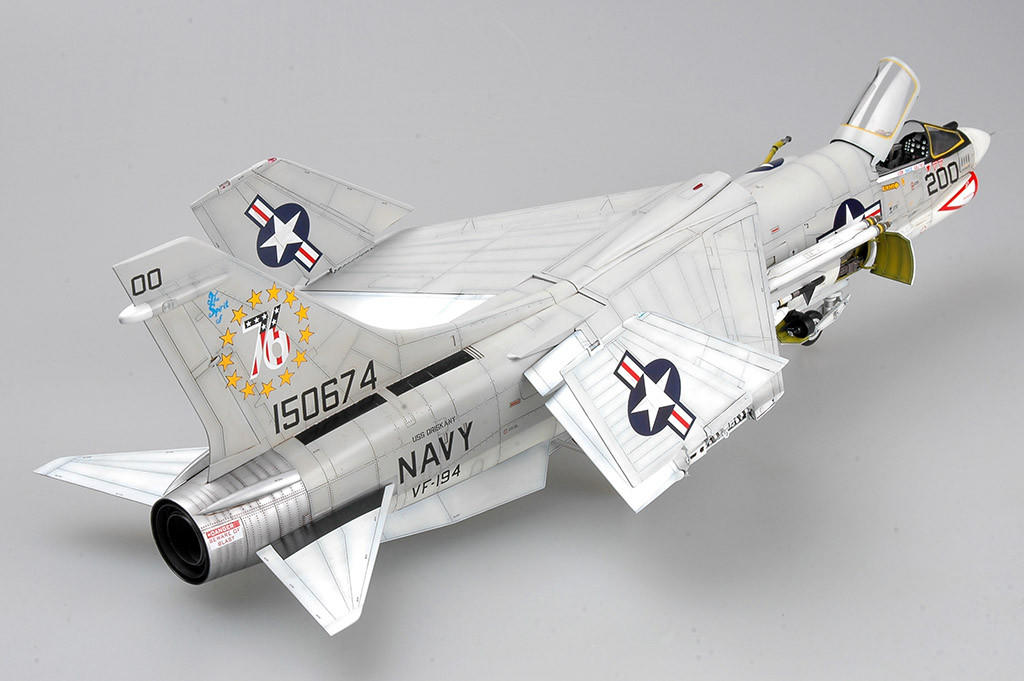 1/32 Trumpeter F8J Crusader USN Fighter - Squadron.com