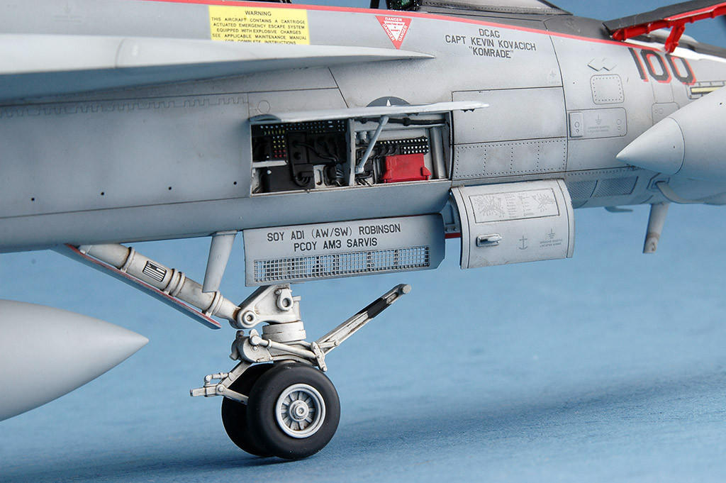 1/32 Trumpeter F/A18E Super Hornet Fighter - Squadron.com