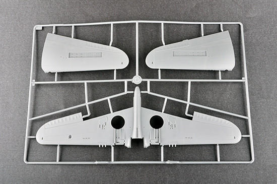 1/32 Trumpeter P40F Warhawk Aircraft - Squadron.com