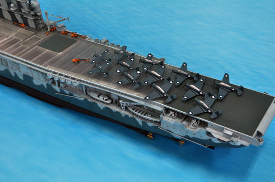 ミリタリー U.S. 1-1/2 Ton Personnel Carrier 1/200 i Love Kit USS Hornet CV8 Aircraft Carrier - Squadron.com