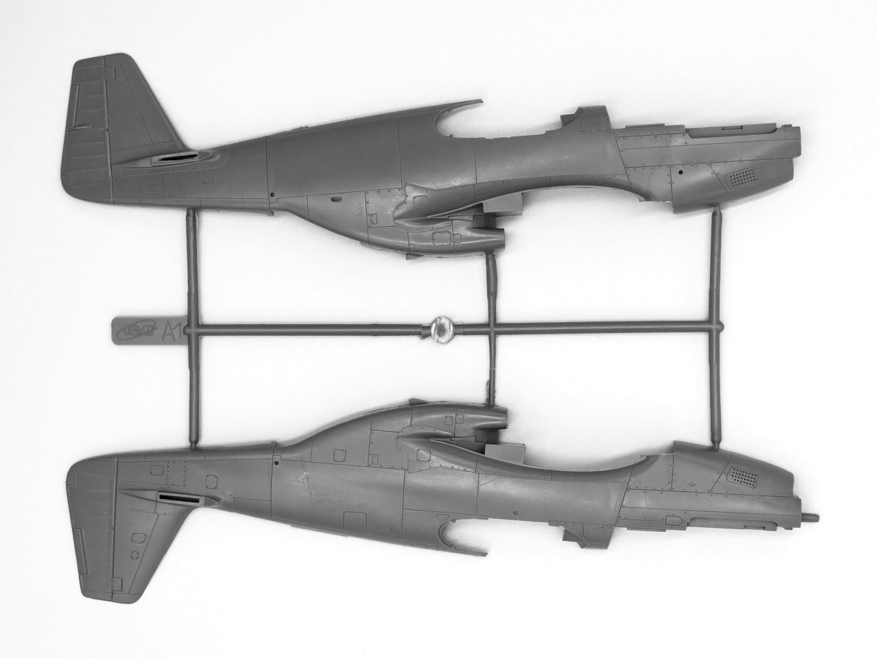 1/48 ICM Mustang P-51C, WWII American Fighter - Squadron.com