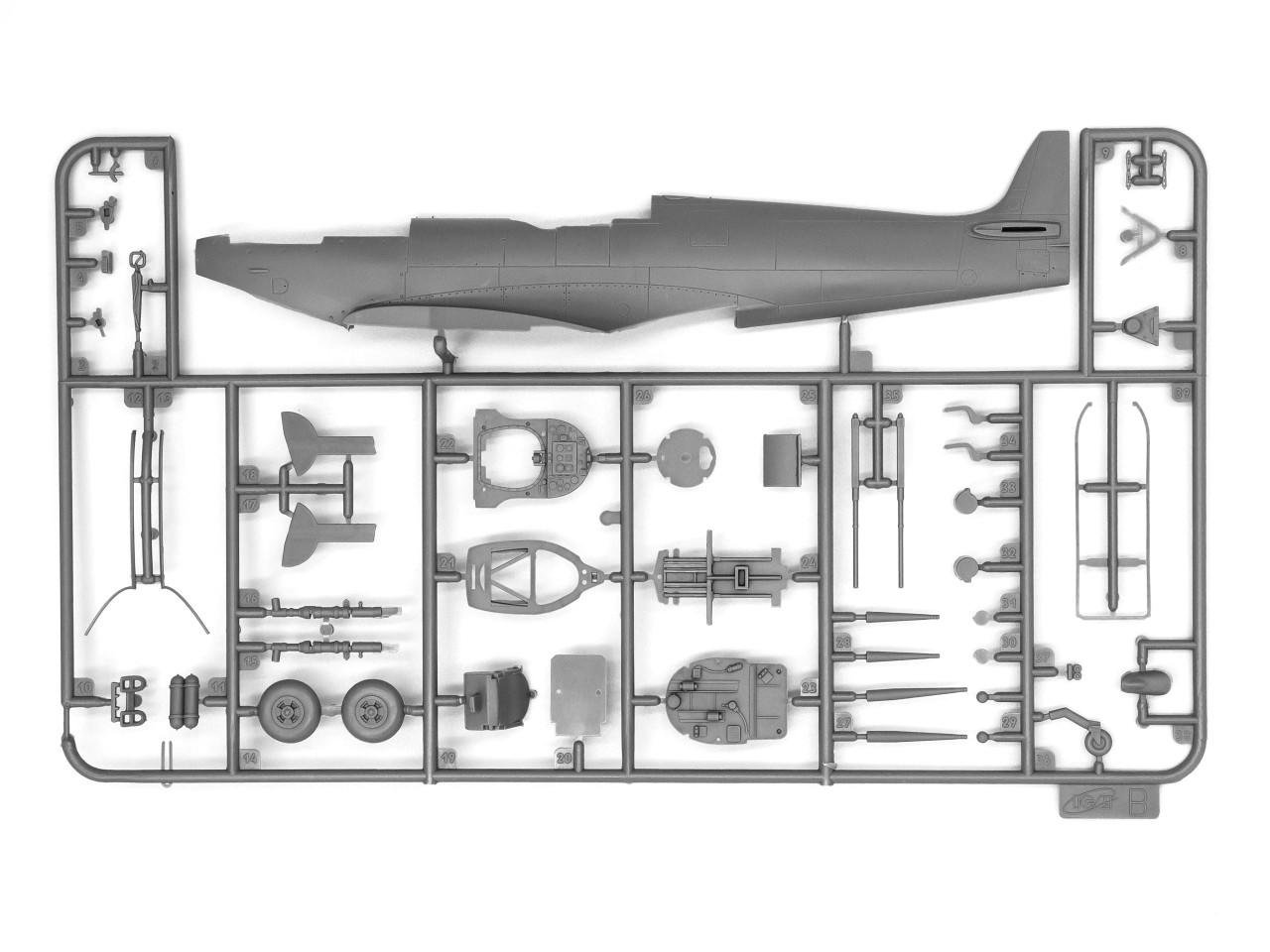 1/48 ICM Spitfire Mk.IX with RAF Pilots and Ground Personnel