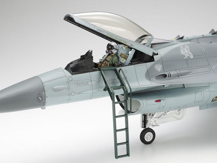 1/32 F-16 ファイティングファルコン 1/32 F-16CJ[ブロック50] ファイティング ファルコン （完成品
