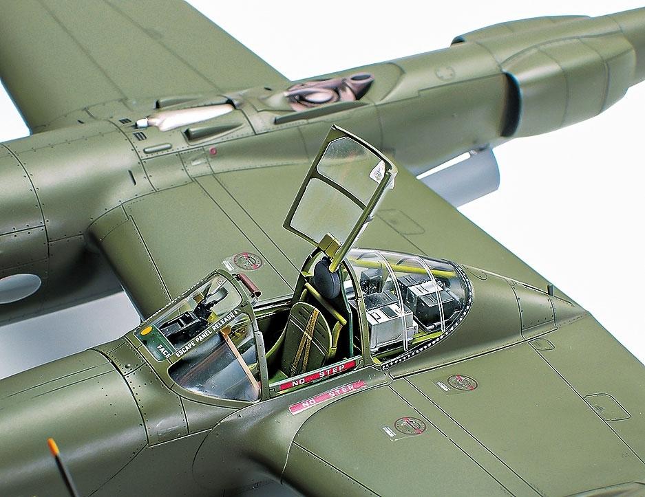 1/48 Tamiya Lockheed P-38F/G Lightning Plastic Model Kit