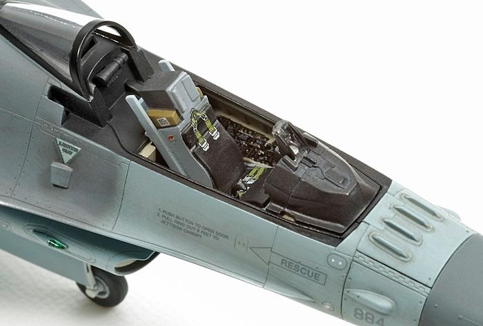 1/72 Tamiya F-16 Cj Fighting Falcon Plastic Model Kit