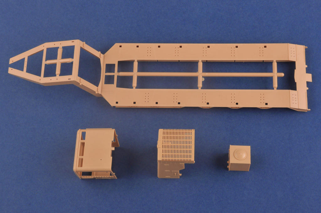 1/35 Hobby Boss M911 C-HET w/m747 Heavy Equipment Semi