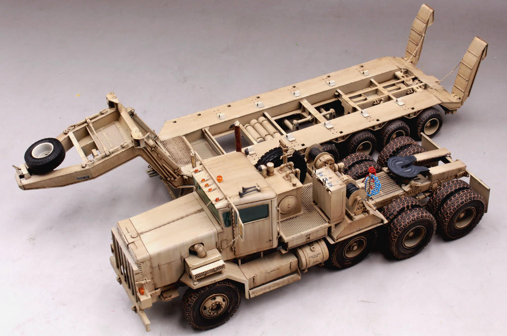1/35 Hobby Boss M911 C-HET w/m747 Heavy Equipment Semi-Trailer