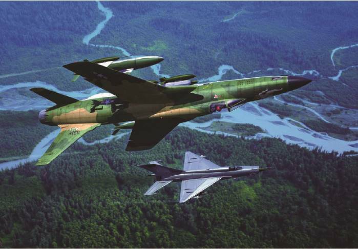1/48 f-105d サンダーチーフ　ホビーボス 1/48 Hobby Boss F-105D Thunderchief - Squadron.com