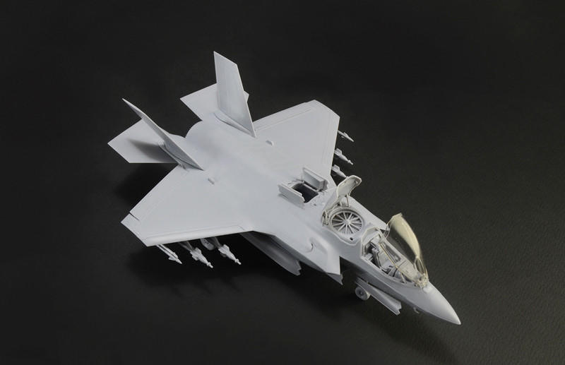 1/72 F-35B Lightning II STOVL Version Jet Fighter - Squadron.com