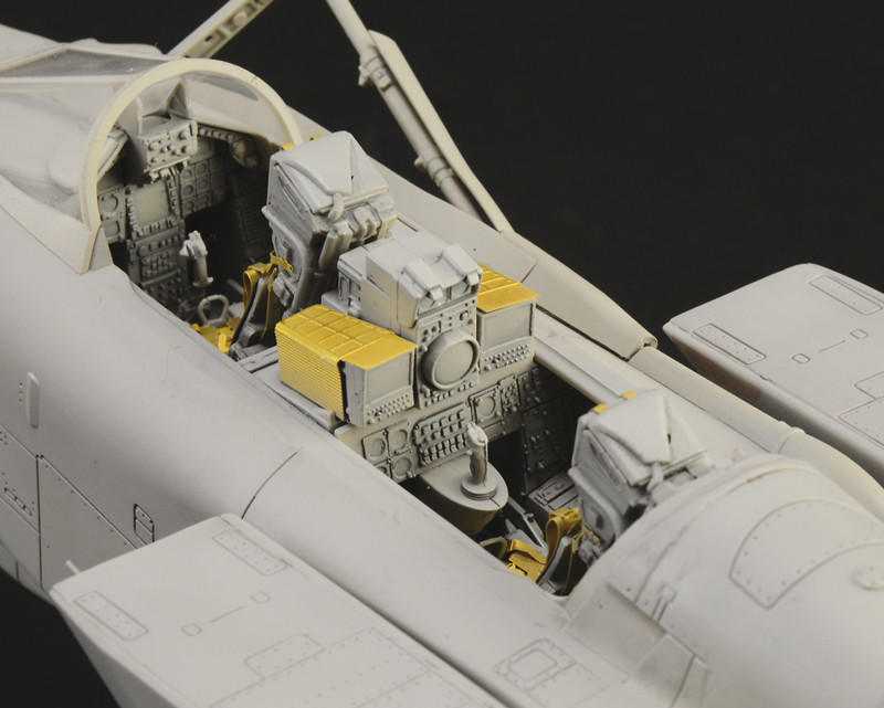 1/32 Tornado GR4 Multi-Role Combat Aircraft - Squadron.com