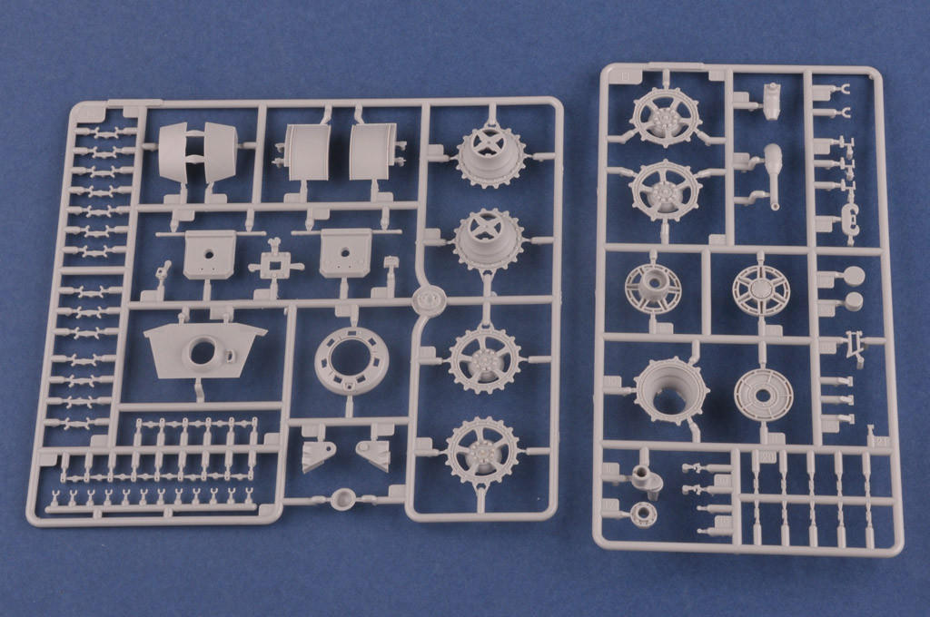 1/35 Hobby Boss PzKpfwVI SdKfz182 Tiger II Henschel July