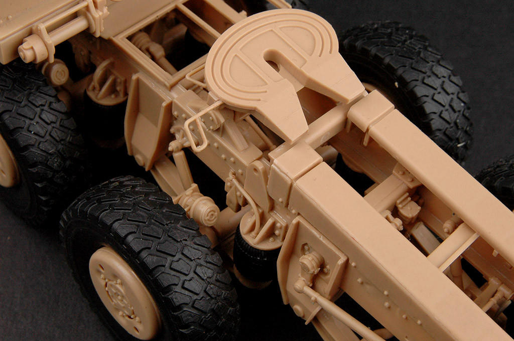1/35 Hobby Boss M1070/M1000 HETS - Squadron.com