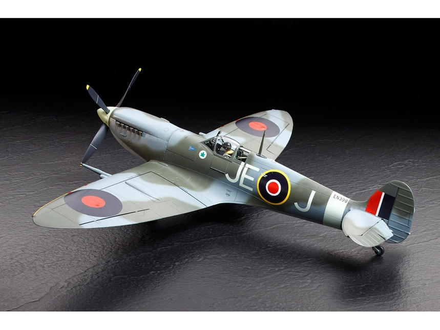 1/32 Supermarine Spitfire Mk IXc Fighter - Squadron.com