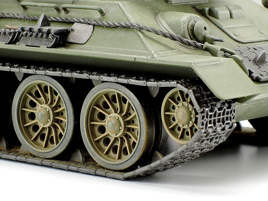 タミヤ1/48ソ連T34/85完成品　（ディスプレイケース付き） 1/48 T34/85 Russian Medium Tank - Squadron.com