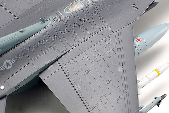 CDC社製 アーマーコレクション F16 FALCON 模型　ファルコン Amazon.com: Motor city classics 1:144 Scale F-16C Fighting