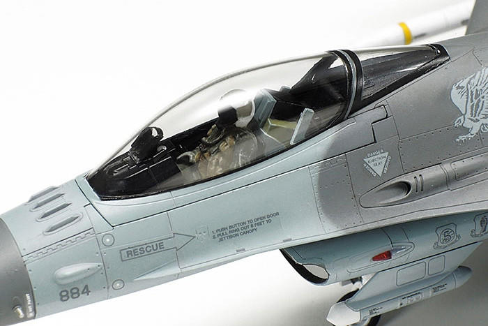 CDC社製 アーマーコレクション F16 FALCON 模型　ファルコン Buffalo Road Imports. F-16 FALCON US NAVY AIRPLANE JET