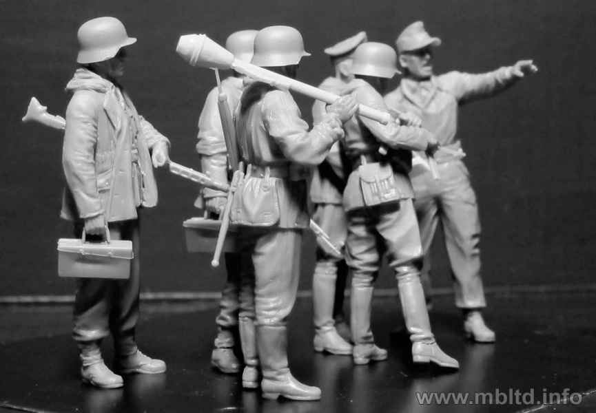 1/35 Master Box Let's Stop Them Here! German Military Men 1945