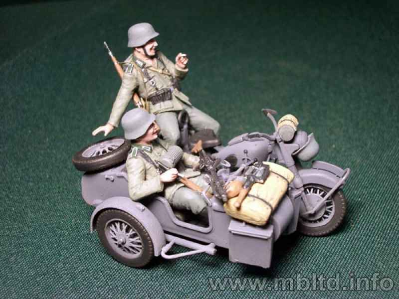 1/35 Master Box WWII German BMW R75 Motorcycle & 4 Riderss 1940-43