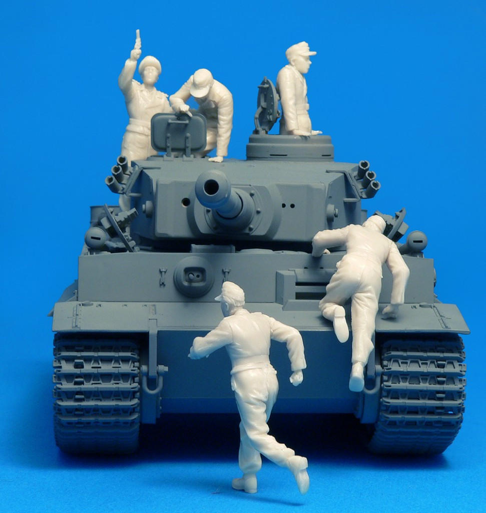 1/35 Miniart WWII German Tank Crew France 1944 (5) w/Weapons
