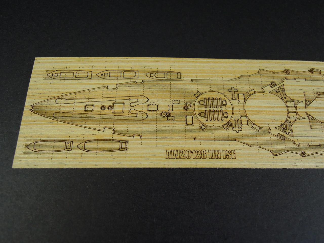 Yuページ 1/700 Artwox Japanese Aircraft Battleship Ise Wood Deck - Squadron.com