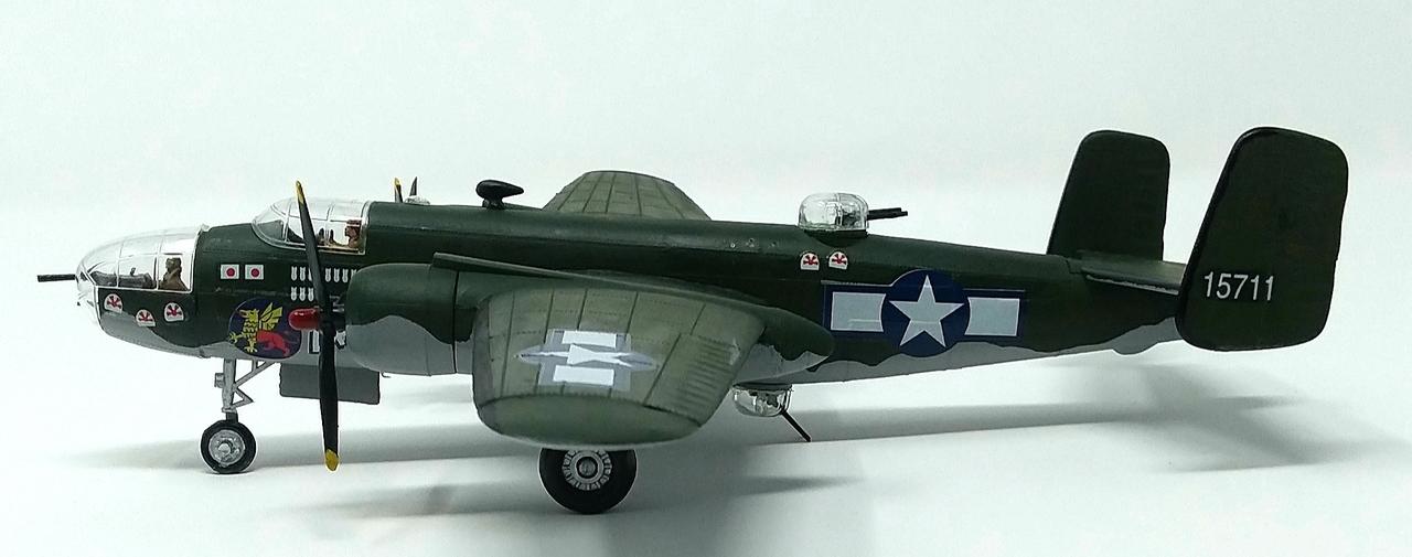 1/64 Atlantis B-25 Mitchell Bomber Plastic Model Kit - Squadron.com